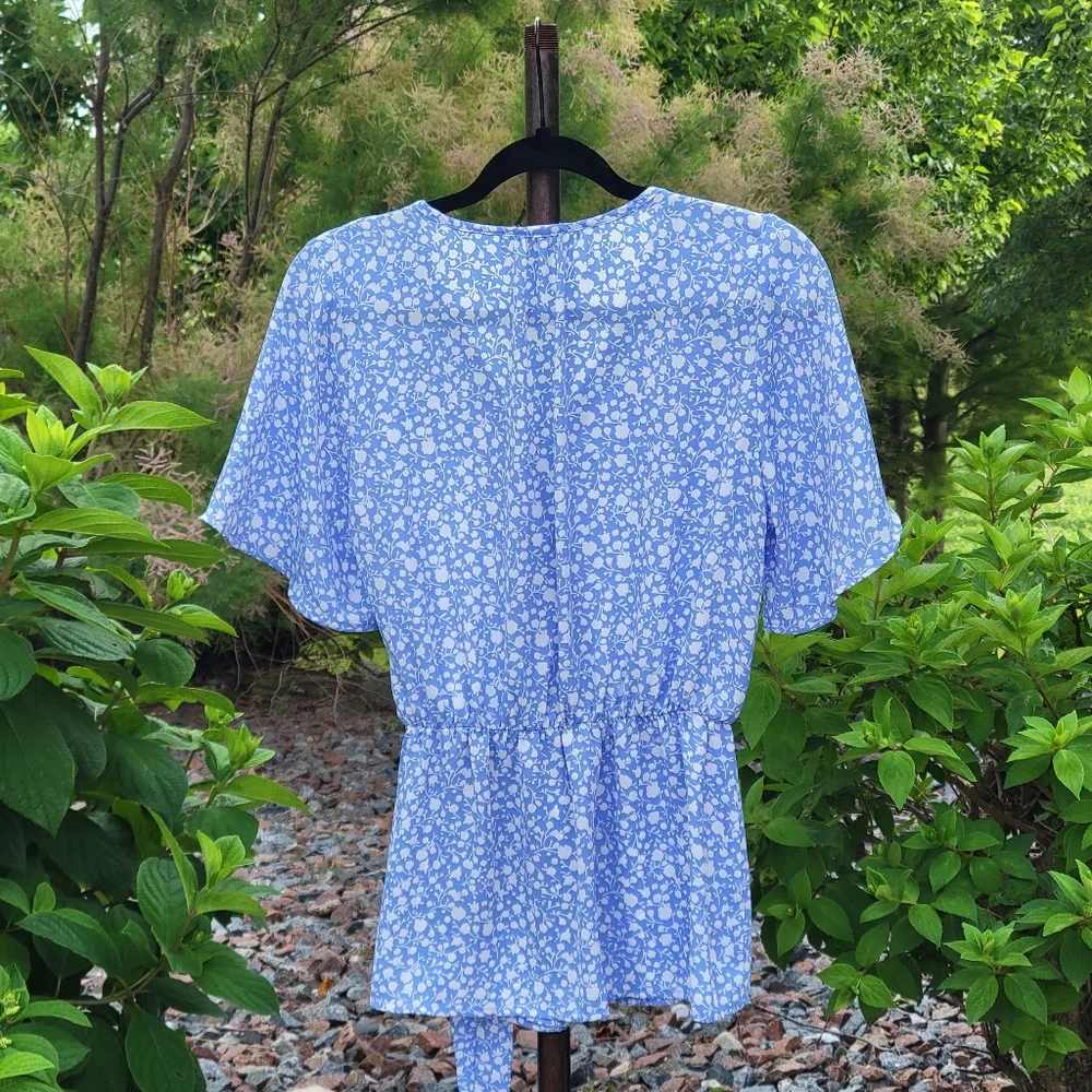 Sienna Sky Blue & White Floral V Neck Wrap Blouse Medium - Picture 7 of 9